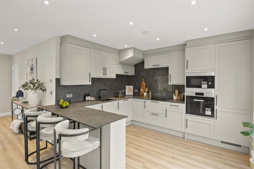 Property photo 3 of 43