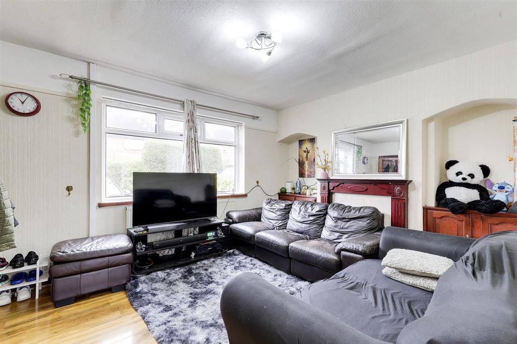 Property photo 2 of 12