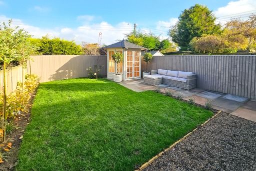 Property photo 2 of 17 Garden