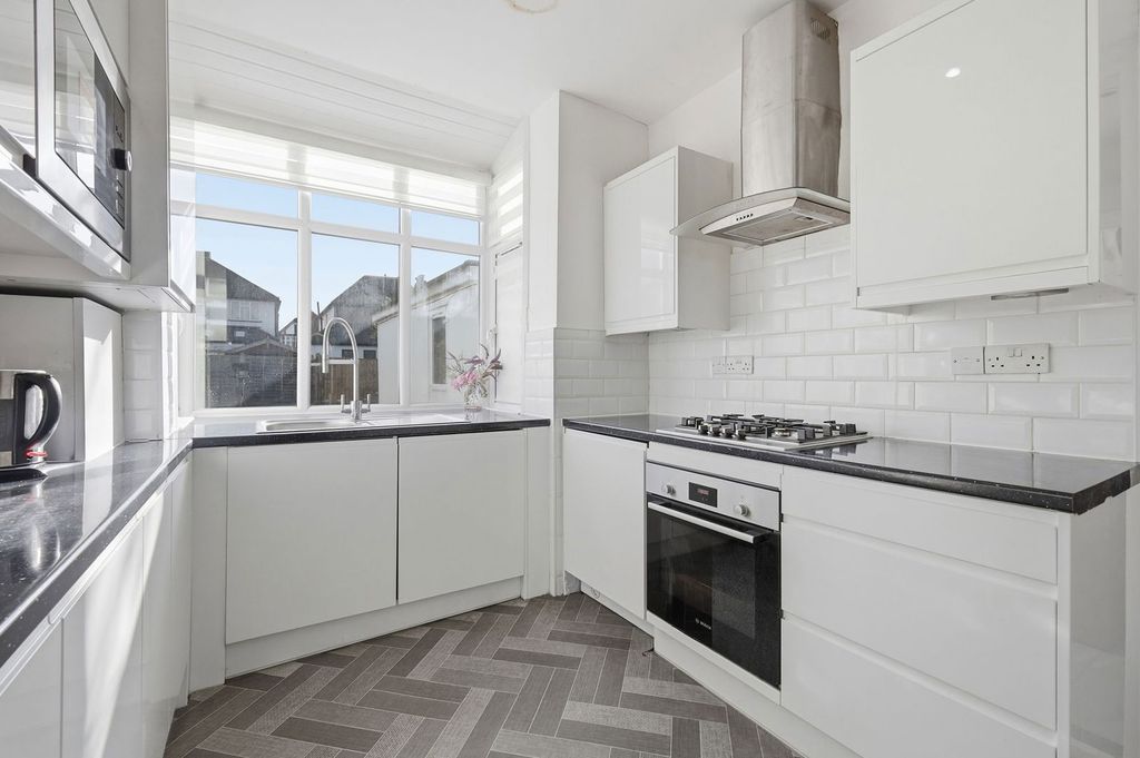 Property photo 3 of 38