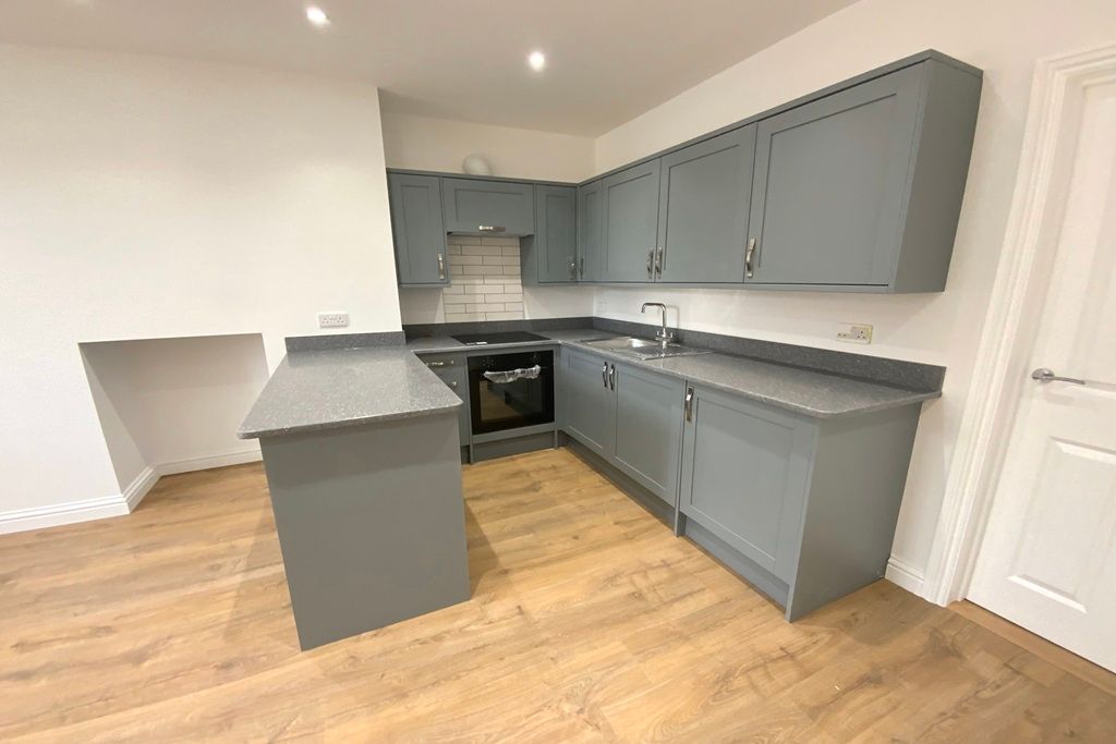Property photo 3 of 10 Kitchen