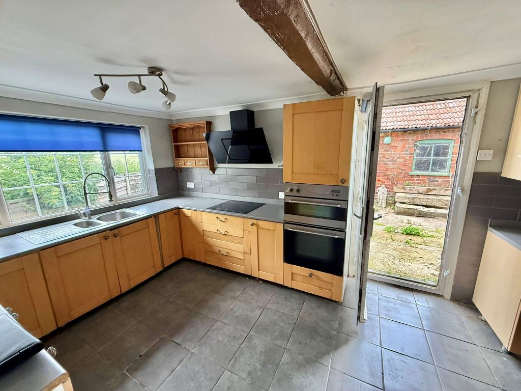 Property photo 2 of 10 Kitchen