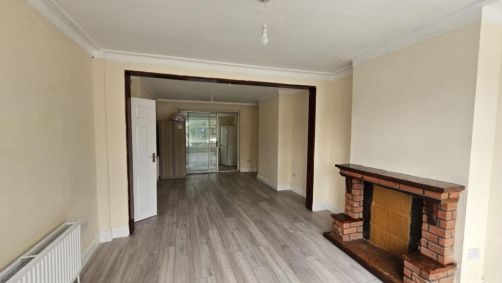 Property photo 3 of 14 Living Room