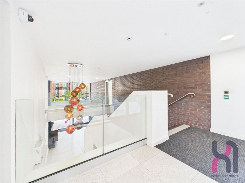 Property photo 2 of 31