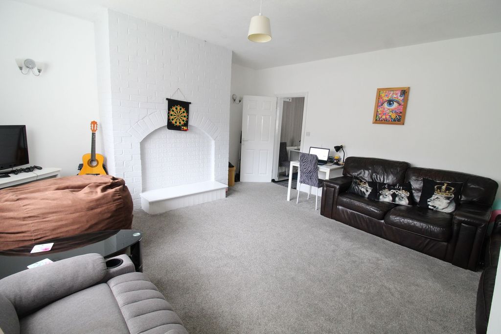 Property photo 3 of 11