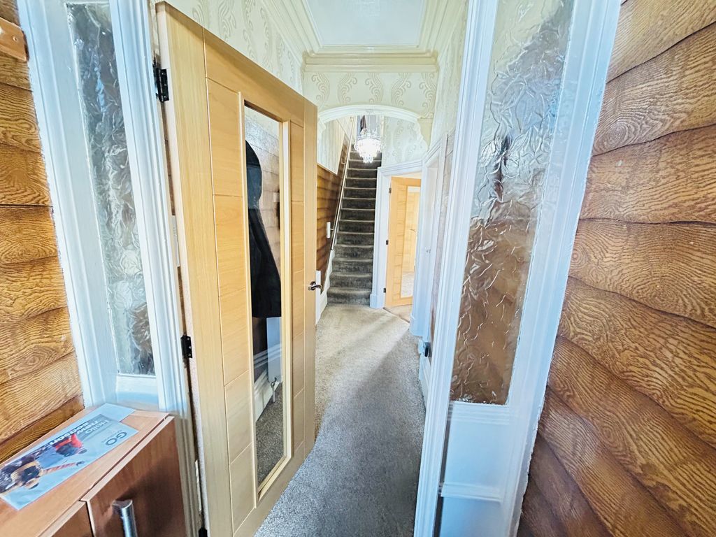 Property photo 2 of 28