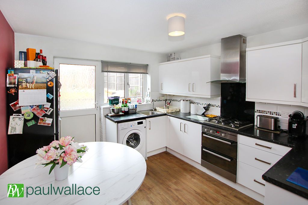 Property photo 3 of 9 Kitchen