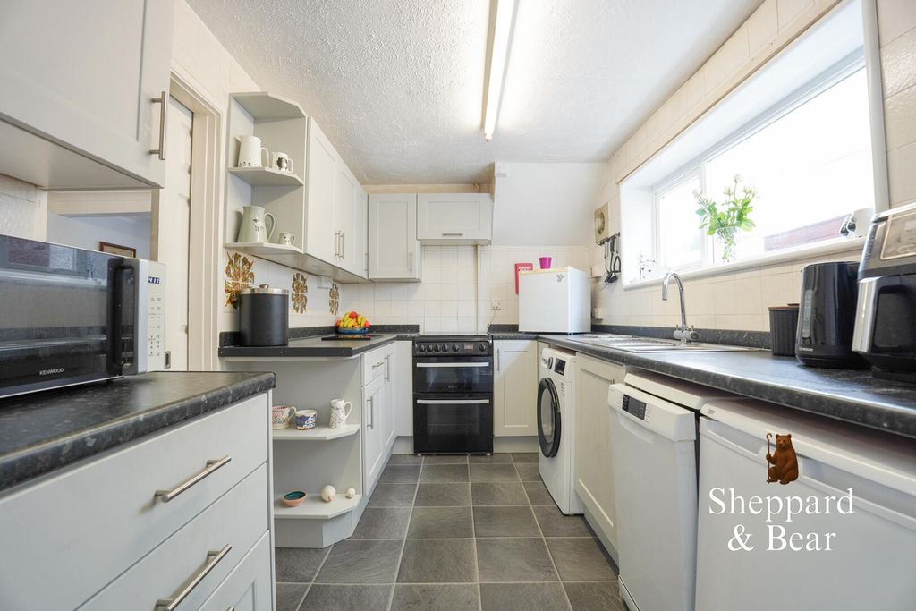 Property photo 2 of 31 Kitchen