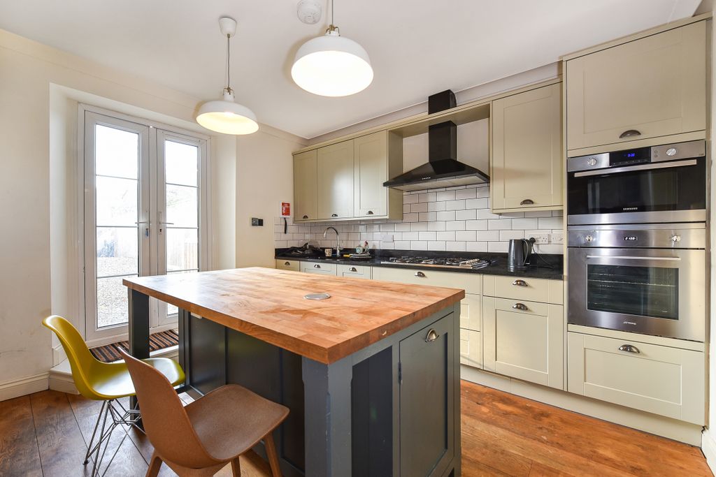 Property photo 3 of 20