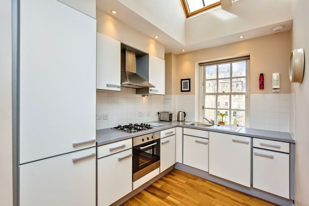 Property photo 3 of 12 4369435