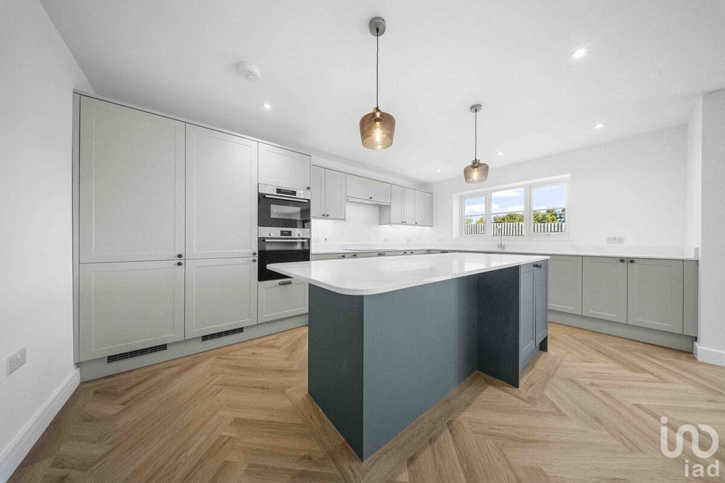 Property photo 3 of 28