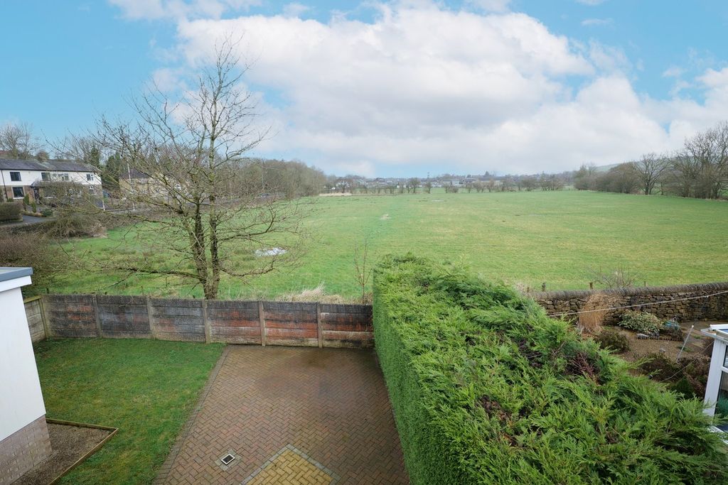 Property photo 2 of 30