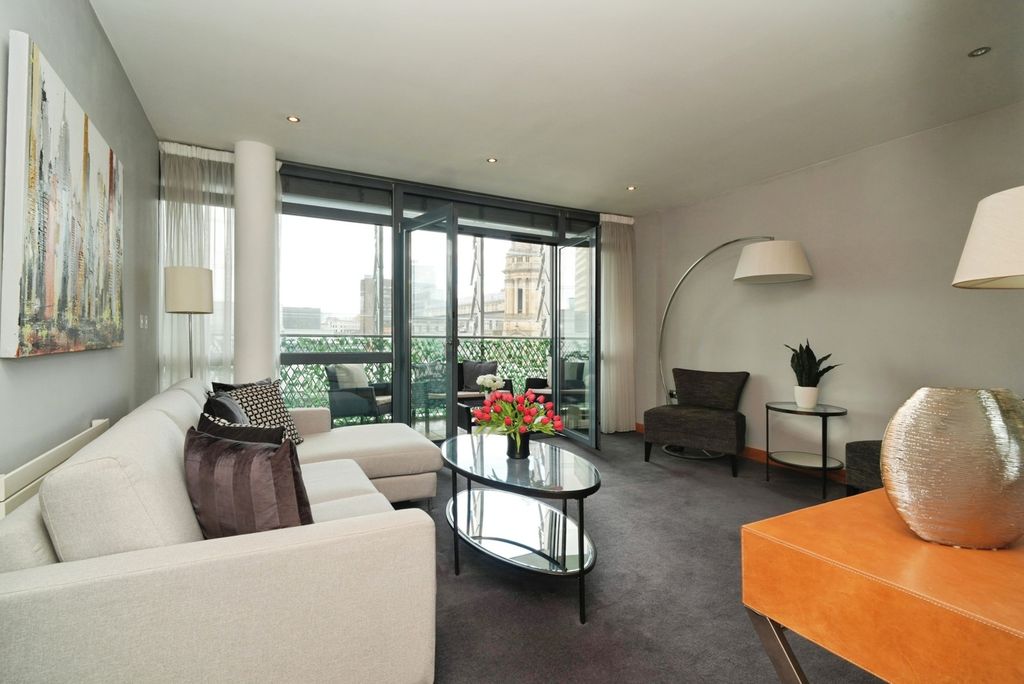 Property photo 2 of 19 Pbox-Img.Jpg