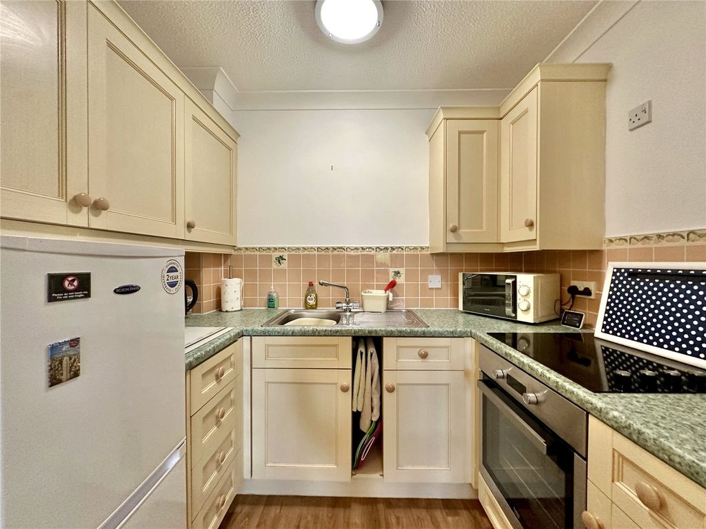 Property photo 3 of 9 Kitche