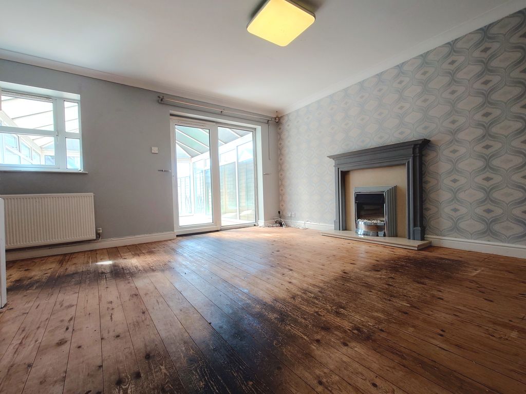 Property photo 2 of 26