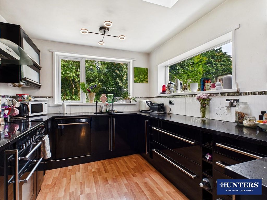 Property photo 3 of 28 Kitchen