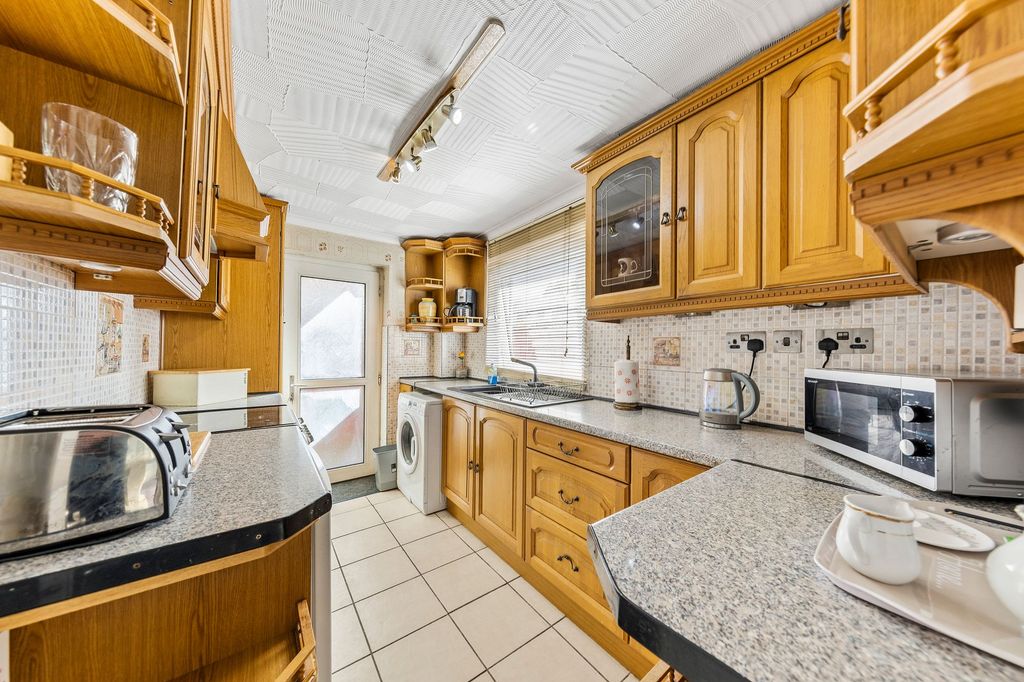 Property photo 2 of 23