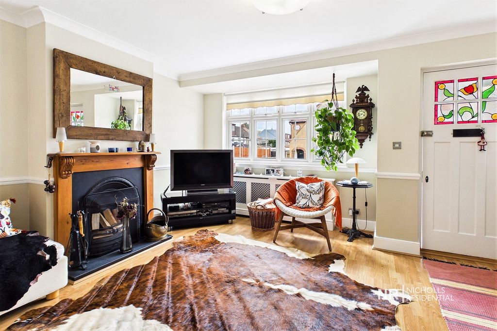 Property photo 3 of 16 Lounge Area