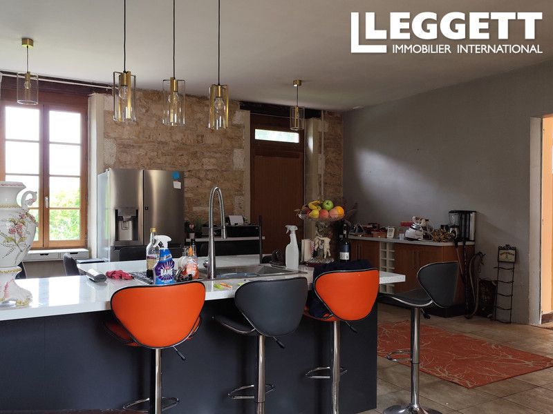 Property photo 2 of 10