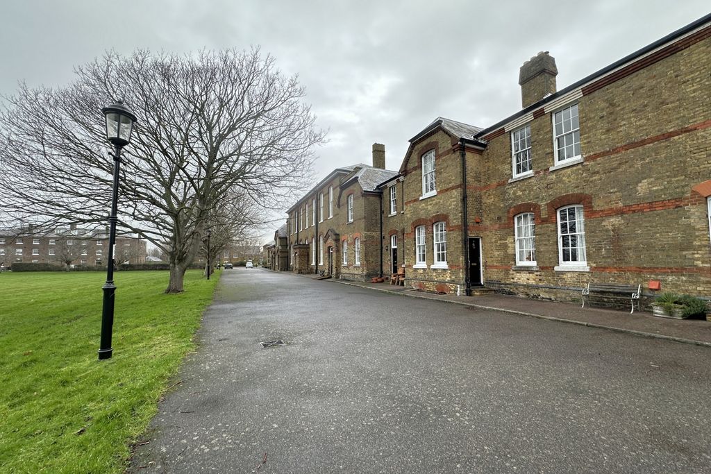 Property photo 1 of 17 Photo 3