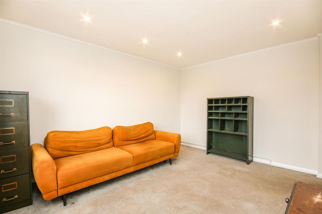 Property photo 3 of 6 3