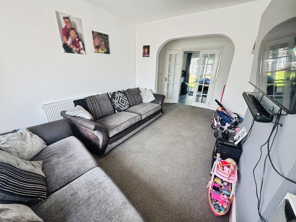 Property photo 2 of 13 Lounge