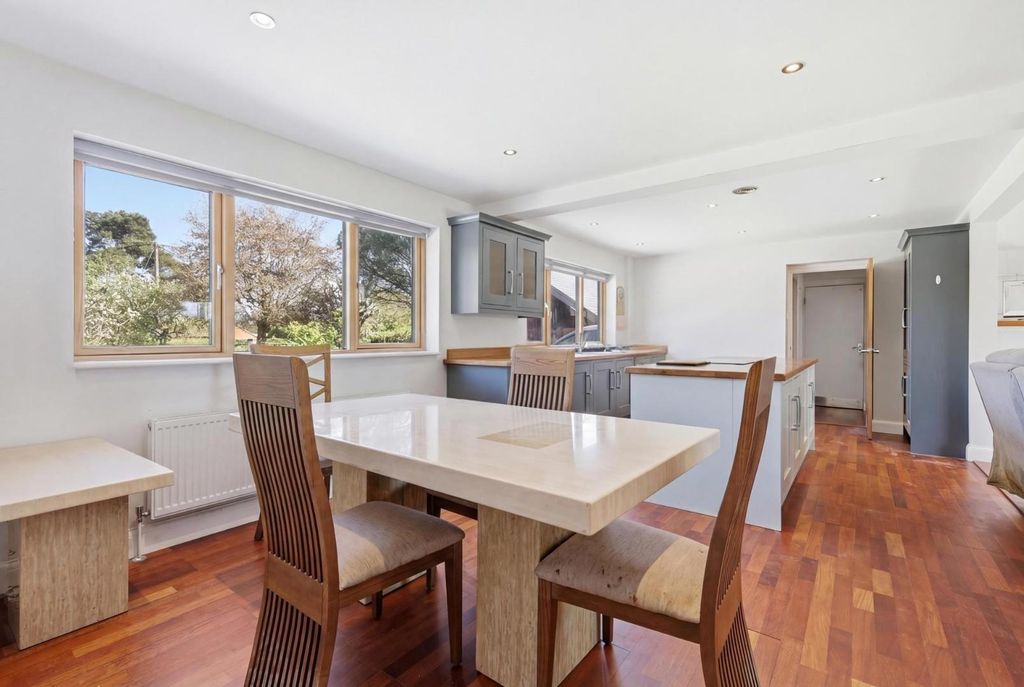 Property photo 2 of 24 Kitchen/Breakfast Room