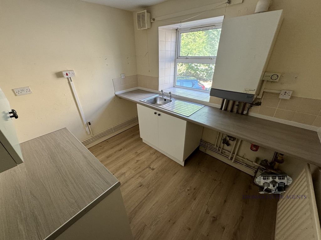 Property photo 3 of 6 Kitchen
