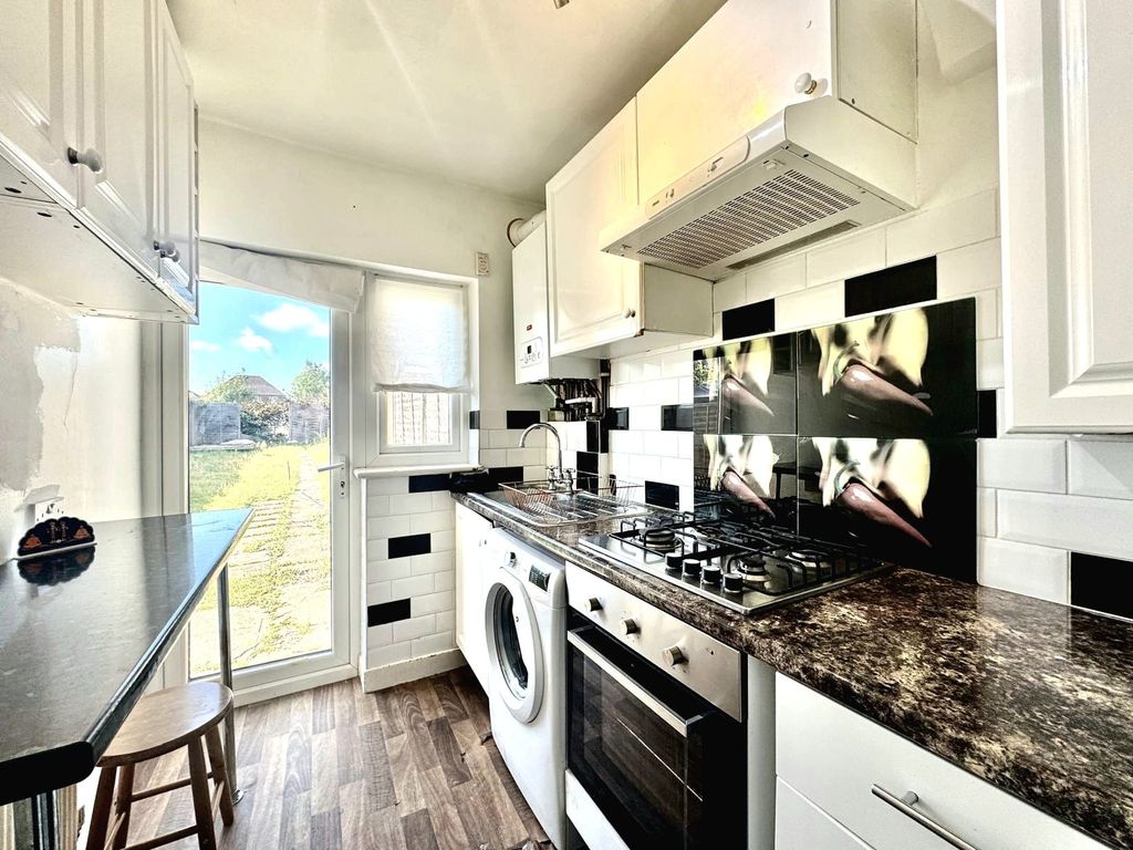 Property photo 2 of 14 Kitchen 08.09.25