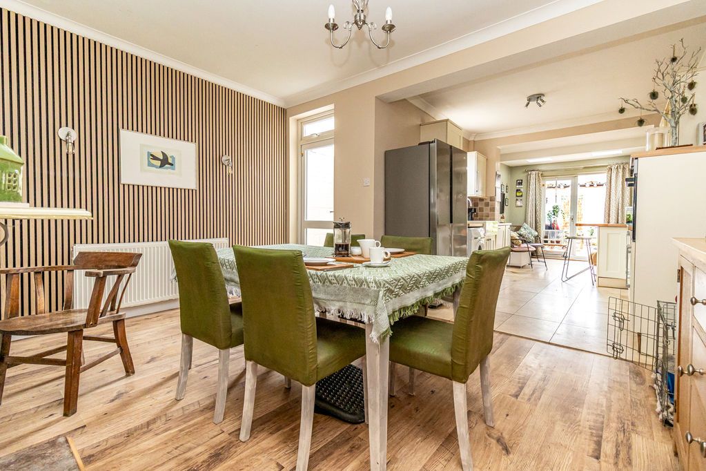 Property photo 2 of 27 Kitchen/ Dining