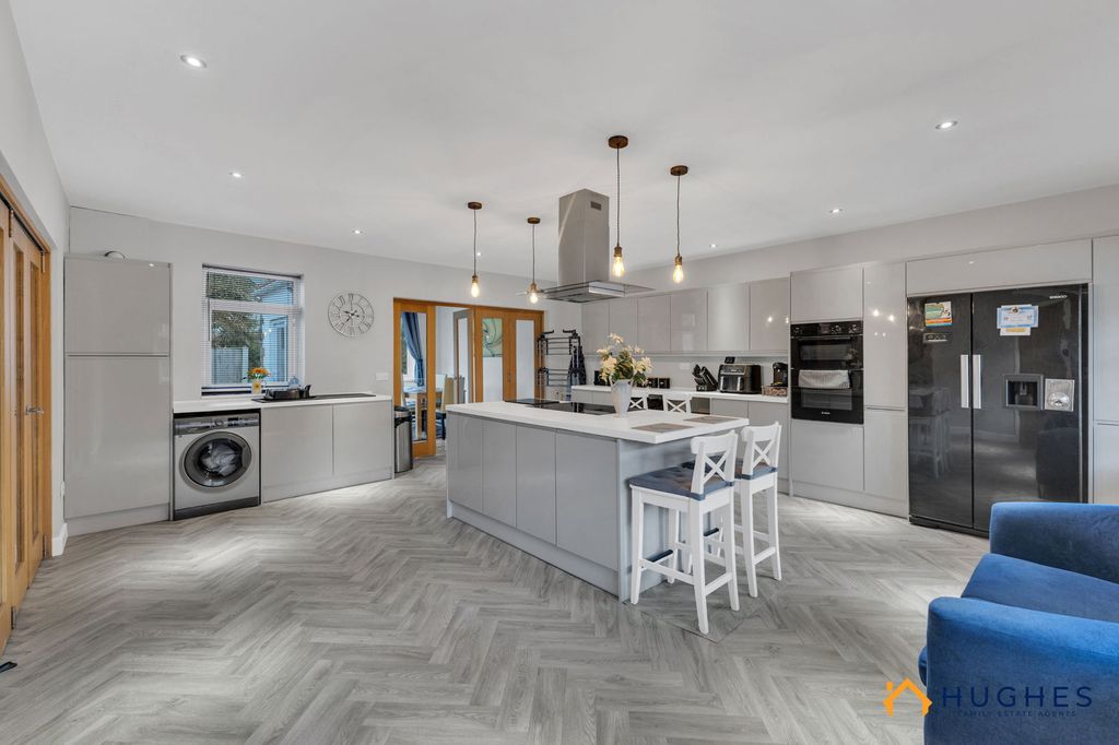 Property photo 2 of 28