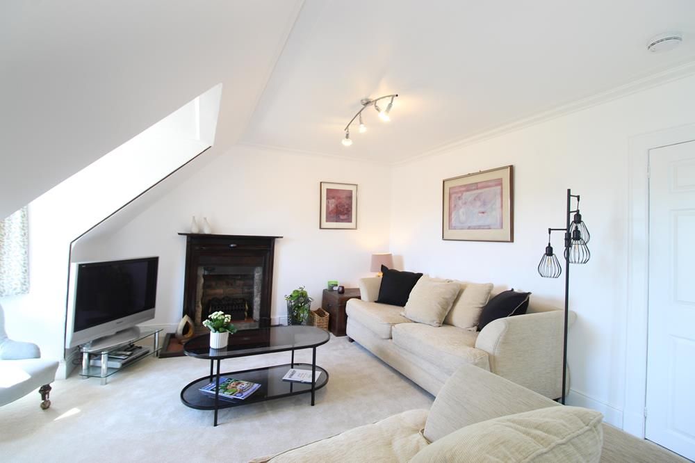 Property photo 1 of 9 Lounge