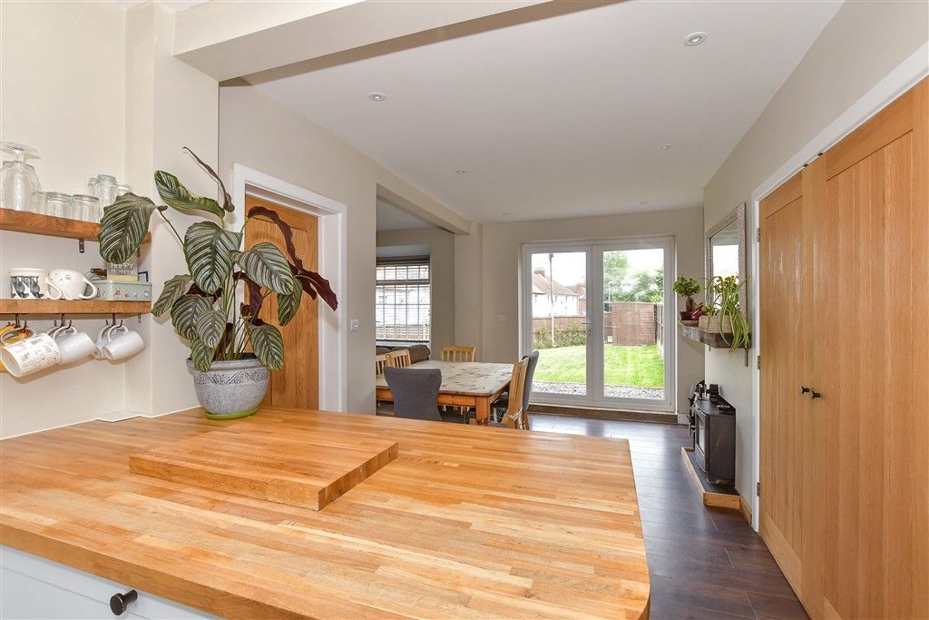 Property photo 2 of 11 Kitchen