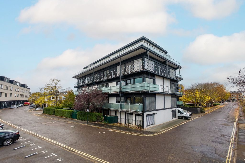 Property photo 1 of 8 4658700