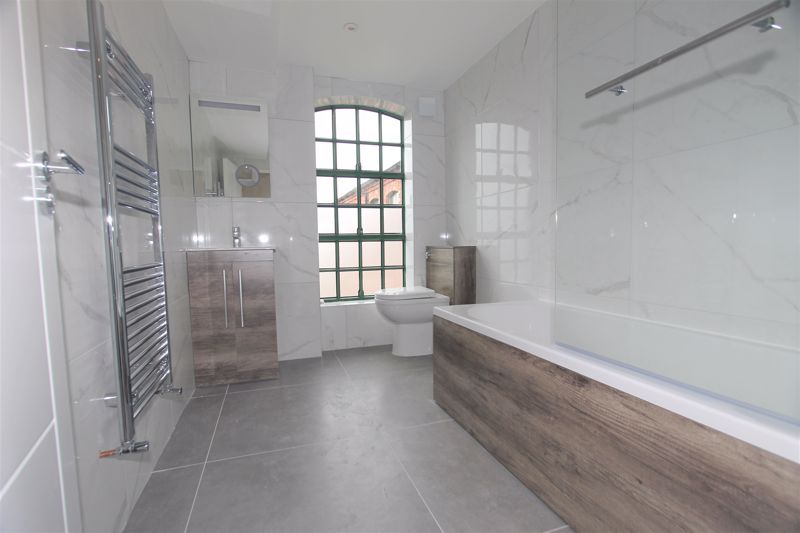 Property photo 1 of 11 Photo 8