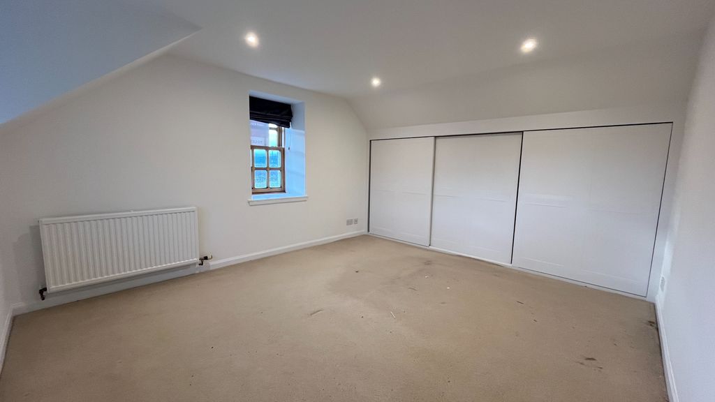 Property photo 2 of 35