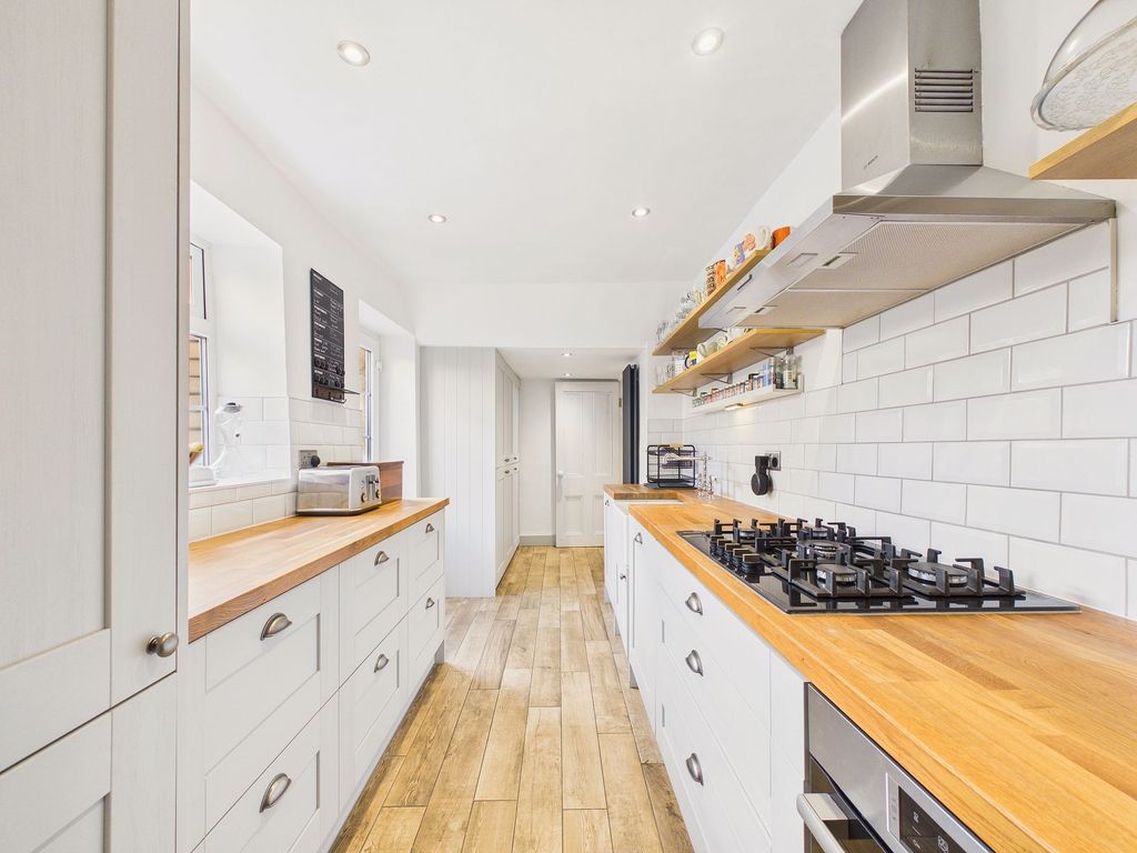 Property photo 3 of 16 Kitchen