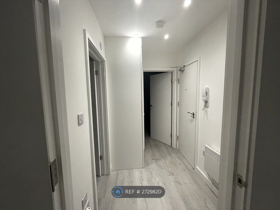 Property photo 3 of 6 Hallway