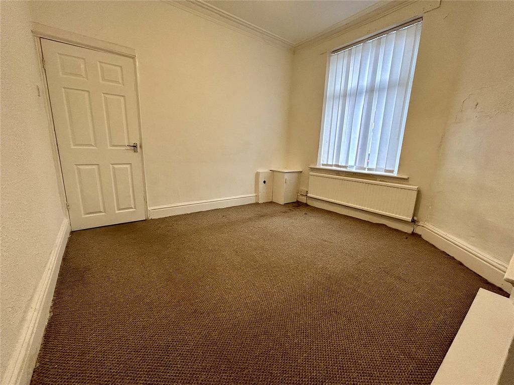 Property photo 3 of 18 Living Room