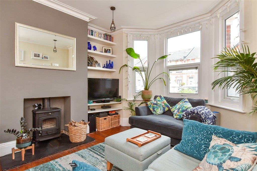 Property photo 3 of 10 Lounge