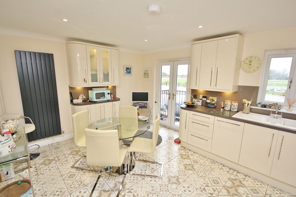 Property photo 3 of 11 8 Enderbys Wharf, London Road, St Ives, Kitchen 2