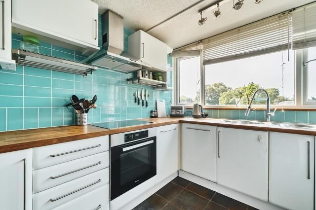 Property photo 2 of 11 Kitchen