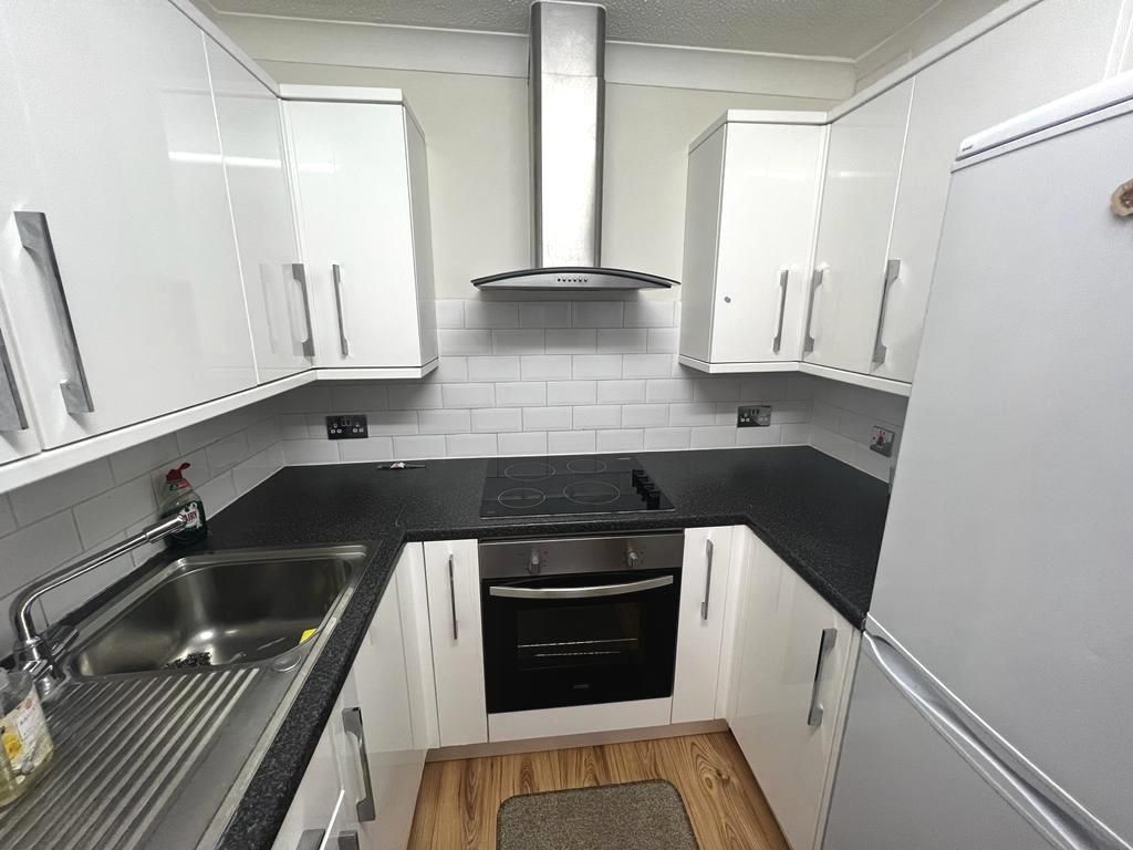 Property photo 2 of 7 Kitchen: