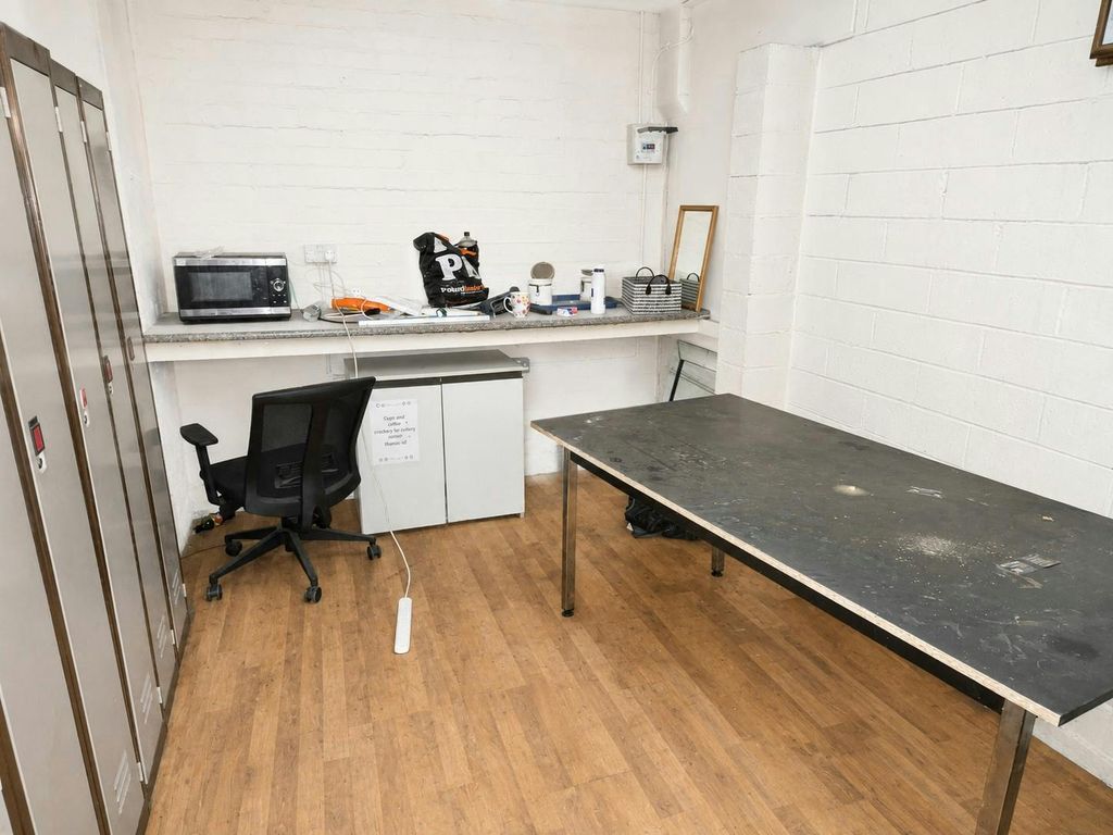 Property photo 2 of 6 Office