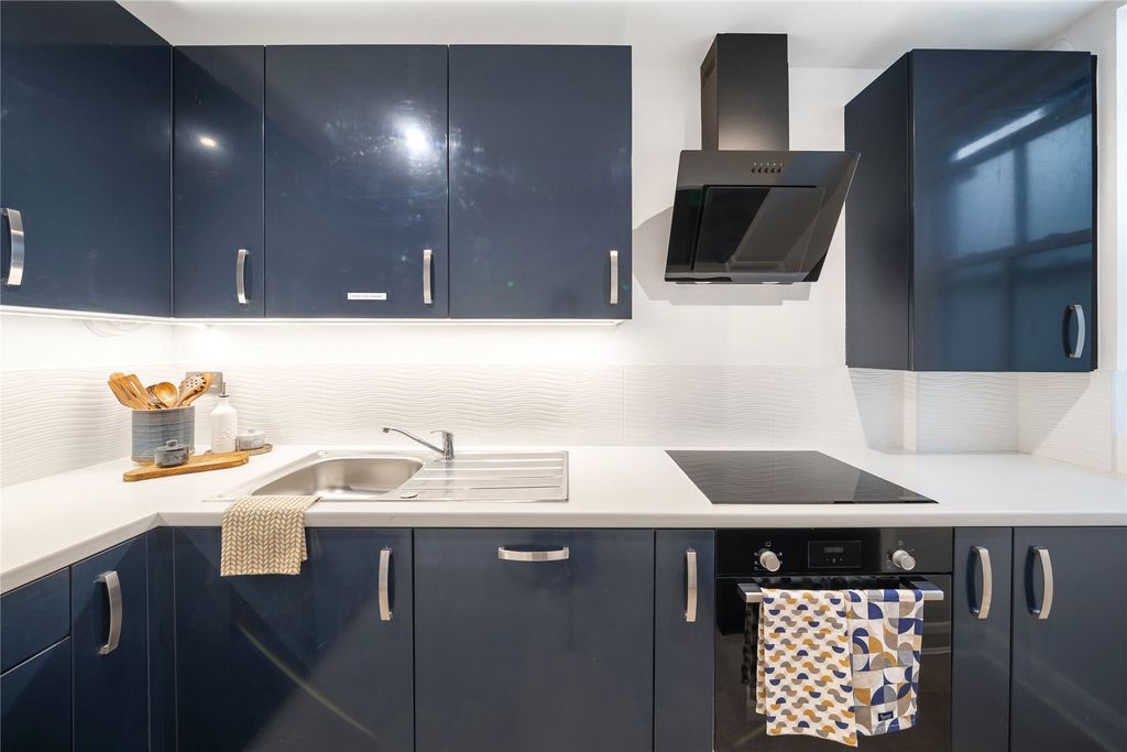 Property photo 3 of 12 Kitchen