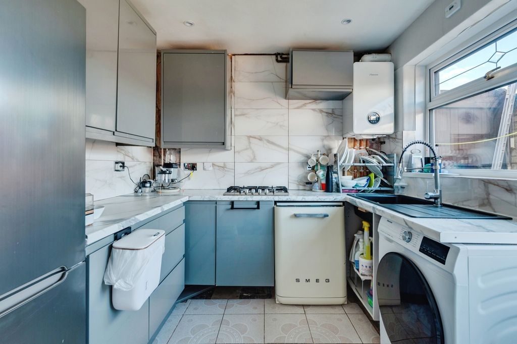 Property photo 3 of 13