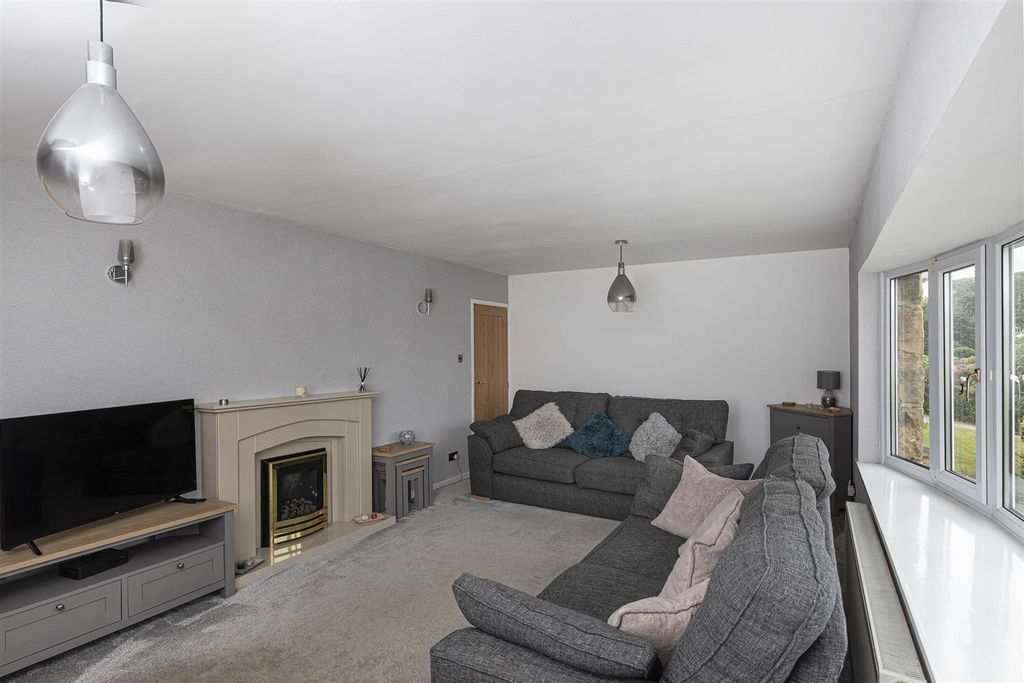 Property photo 3 of 37 Living Room