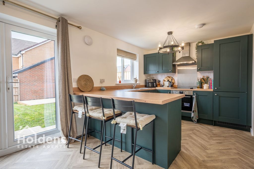 Property photo 2 of 21