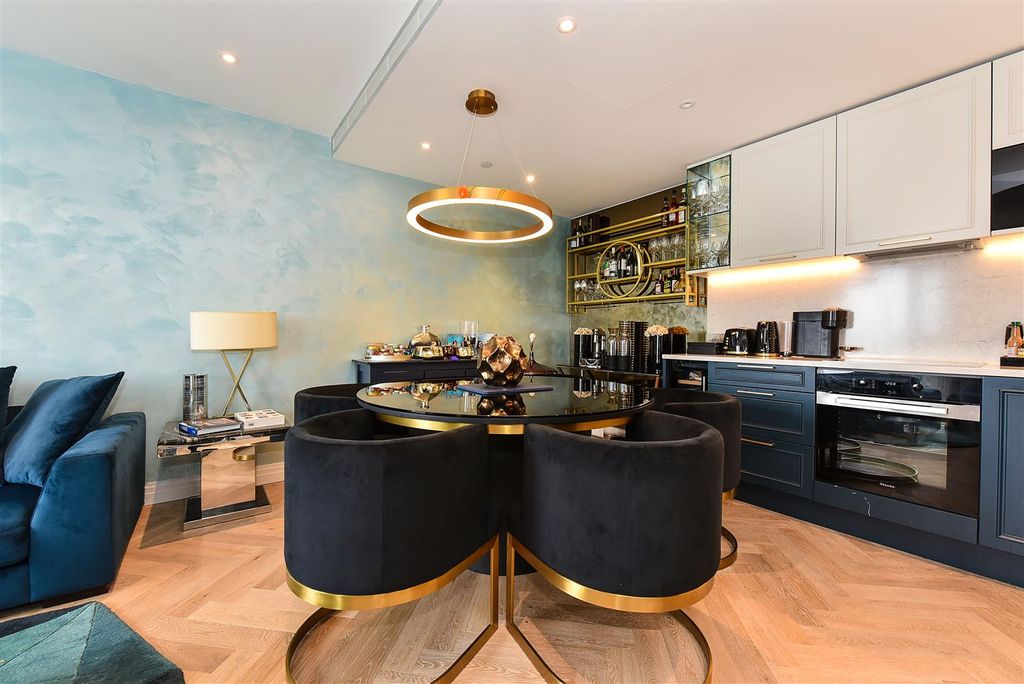 Property photo 3 of 16 153-Kings-Tower (4).Jpg