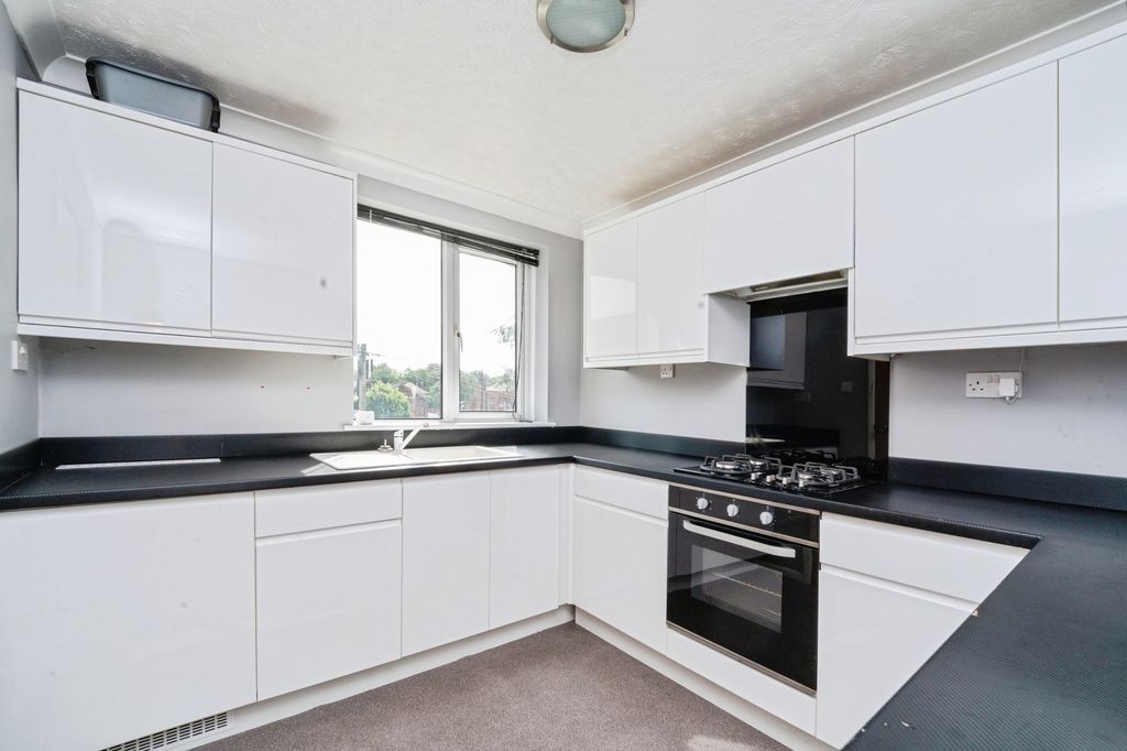 Property photo 3 of 11 Kitchen Pic 2